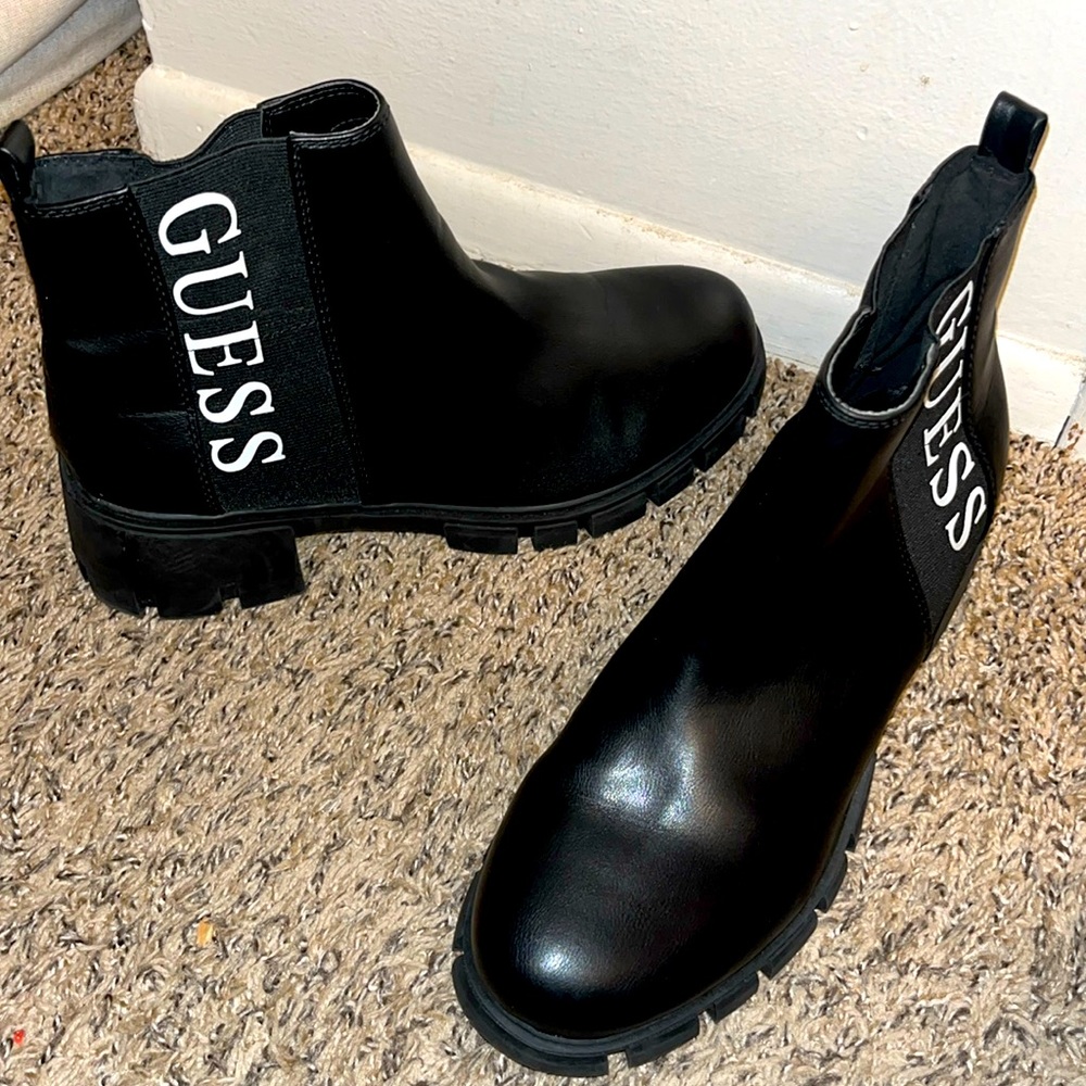 Black Guess boots